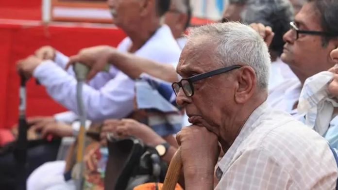 Centre issues new guidelines for addressing central govt pensioners’ grievances online – Details here