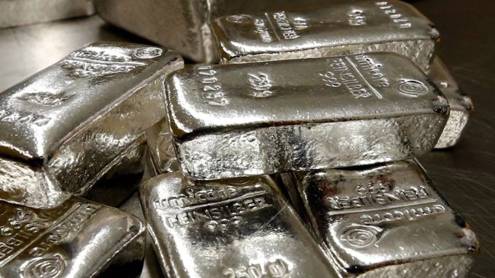 Silver futures hit Rs 100,000/kg on MCX