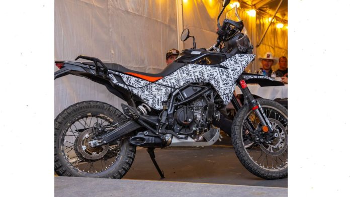 KTM 390 Adventure vs Royal Enfield Himalayan Rally — Spec comparo