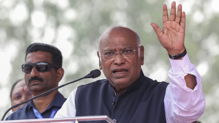 Mahayuti govt of thieves, Maharashtra elections opportunity to teach traitors lesson, says Kharge