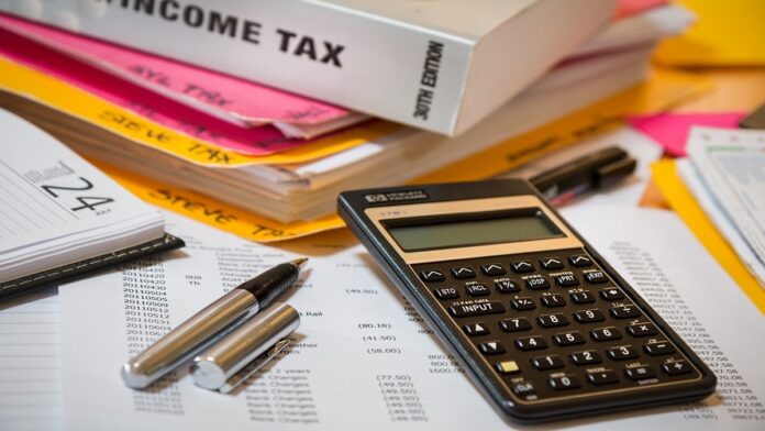 Earning Rs 15 lakh annually? Here’s which tax regime suits you the best – New vs old