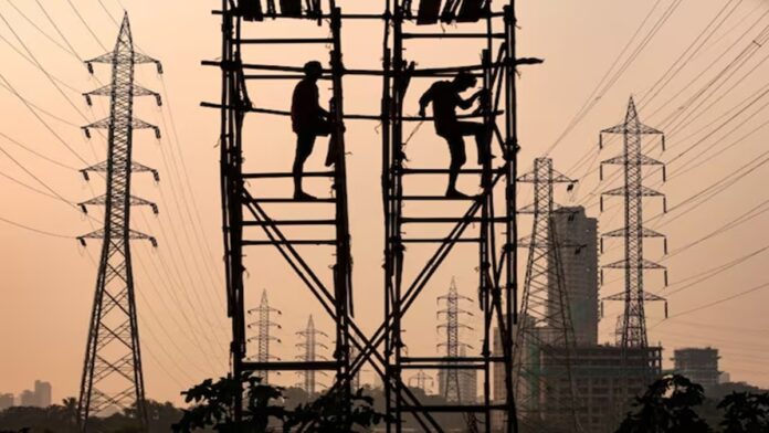 Spot power prices jump 16% with summer onset